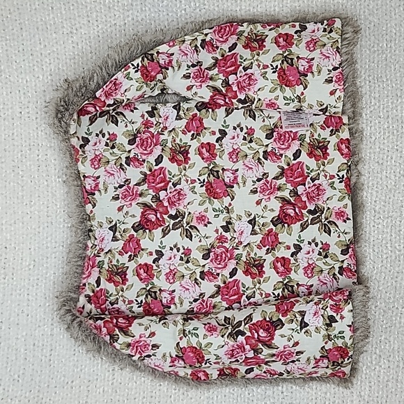 TJ Maxx Reversible Faux Fur Open Front Vest Jacket in Tan/Pink - Picture 8 of 17